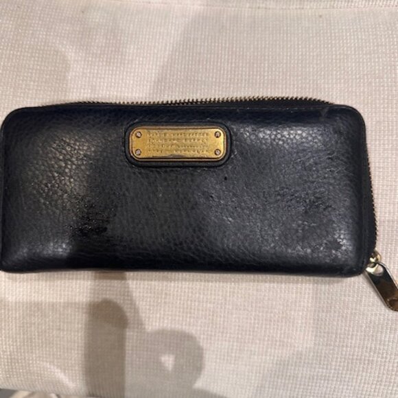 Marc Jacobs wallet - Picture 1 of 3